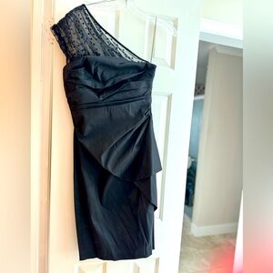 Black size 8 formal Maggie London dress